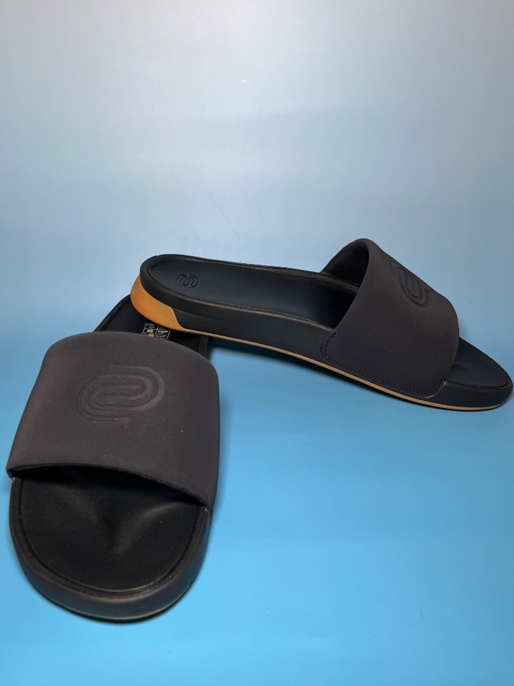 While on Earth Slide - Size 11 Men’s RETAIL $80 - Picture 3 of 5